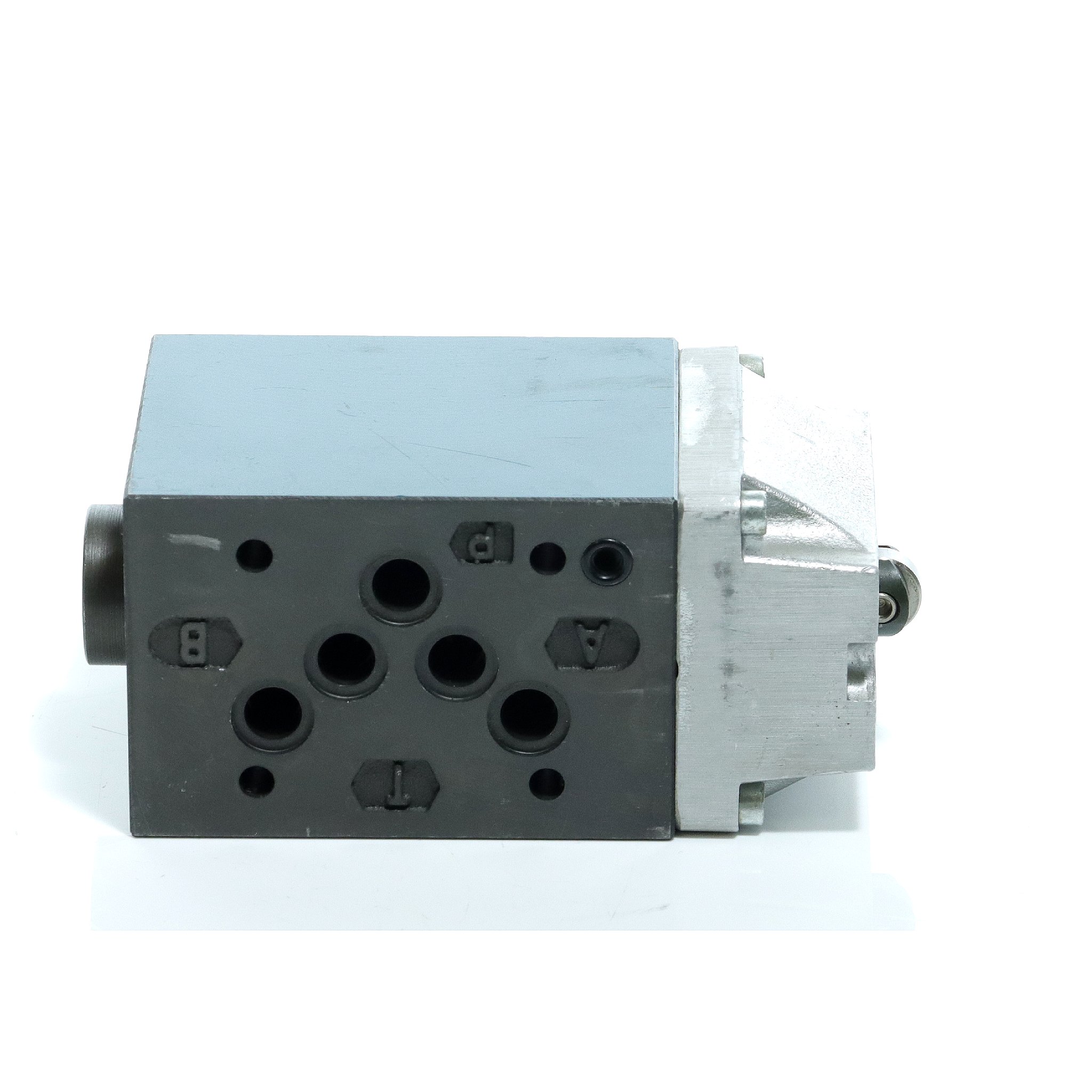 Hydraulic directional control valve  Used